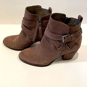 Sam Edelman Taupe Suede Zip Ankle Booties, Size 6